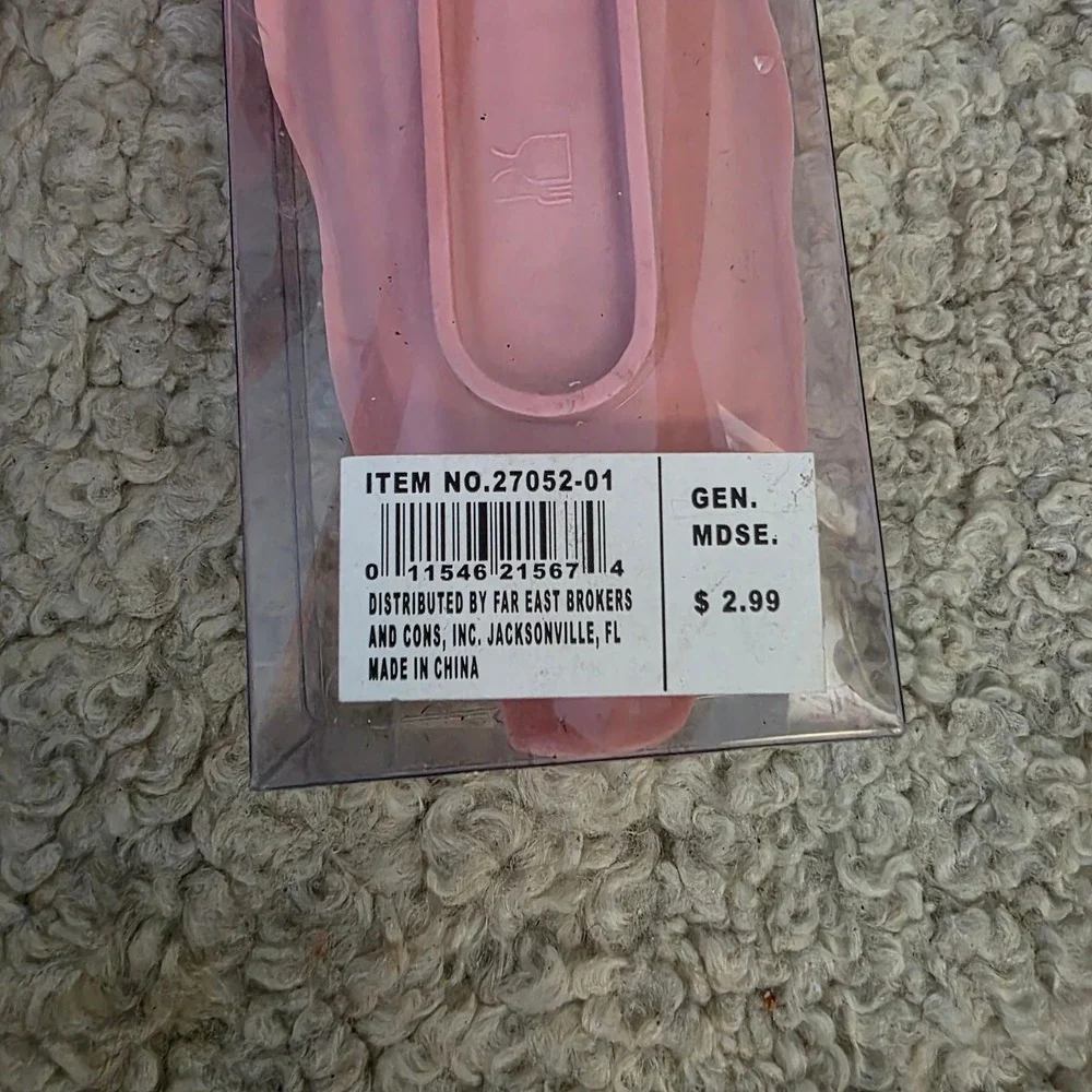 NWT Vintage set of 4 Pink Plastic corn on the cobb holders with Skewers